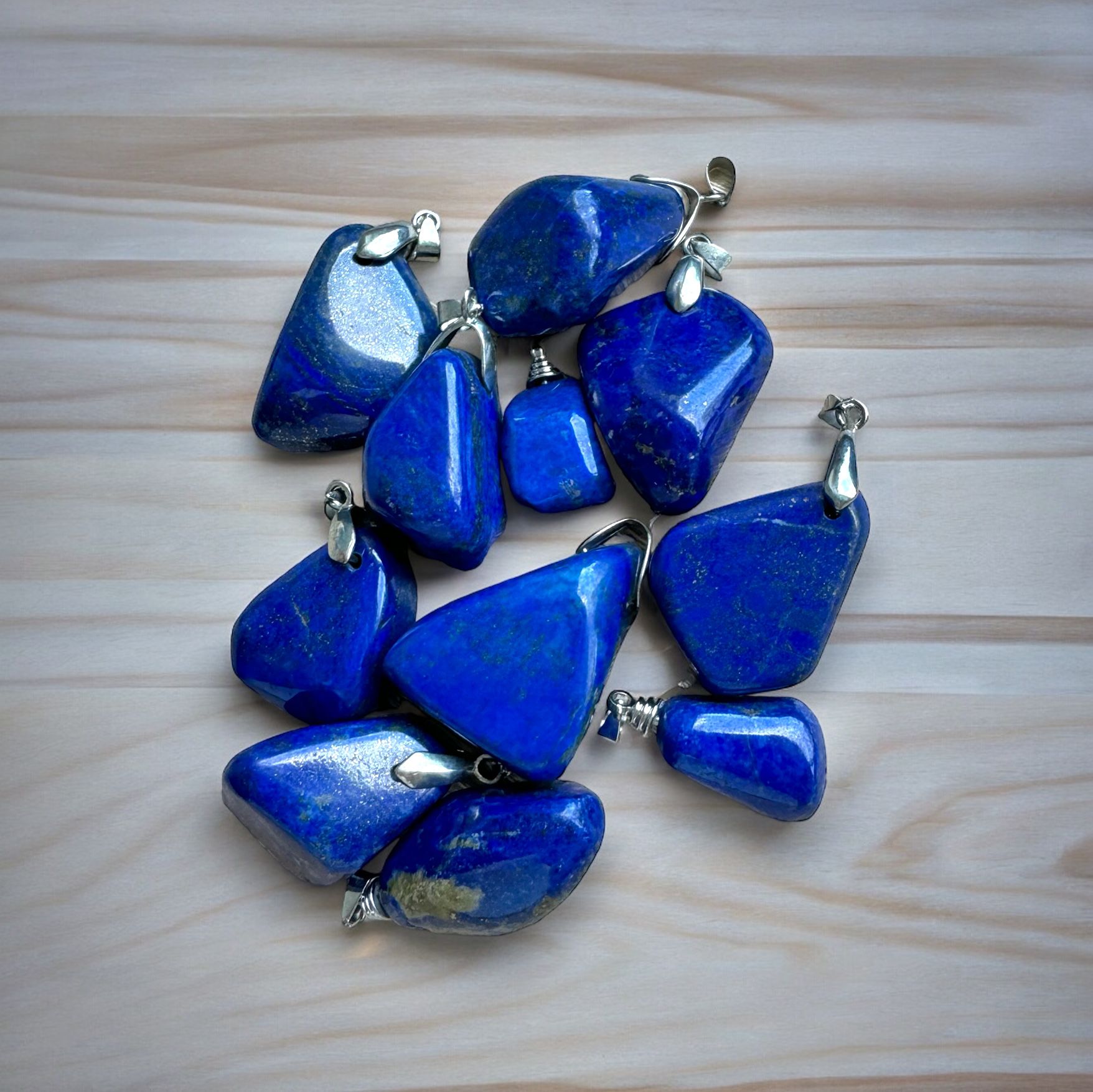 Handgeschliffene Lapislazuli Anhänger ca. 15-25g – Bild 2